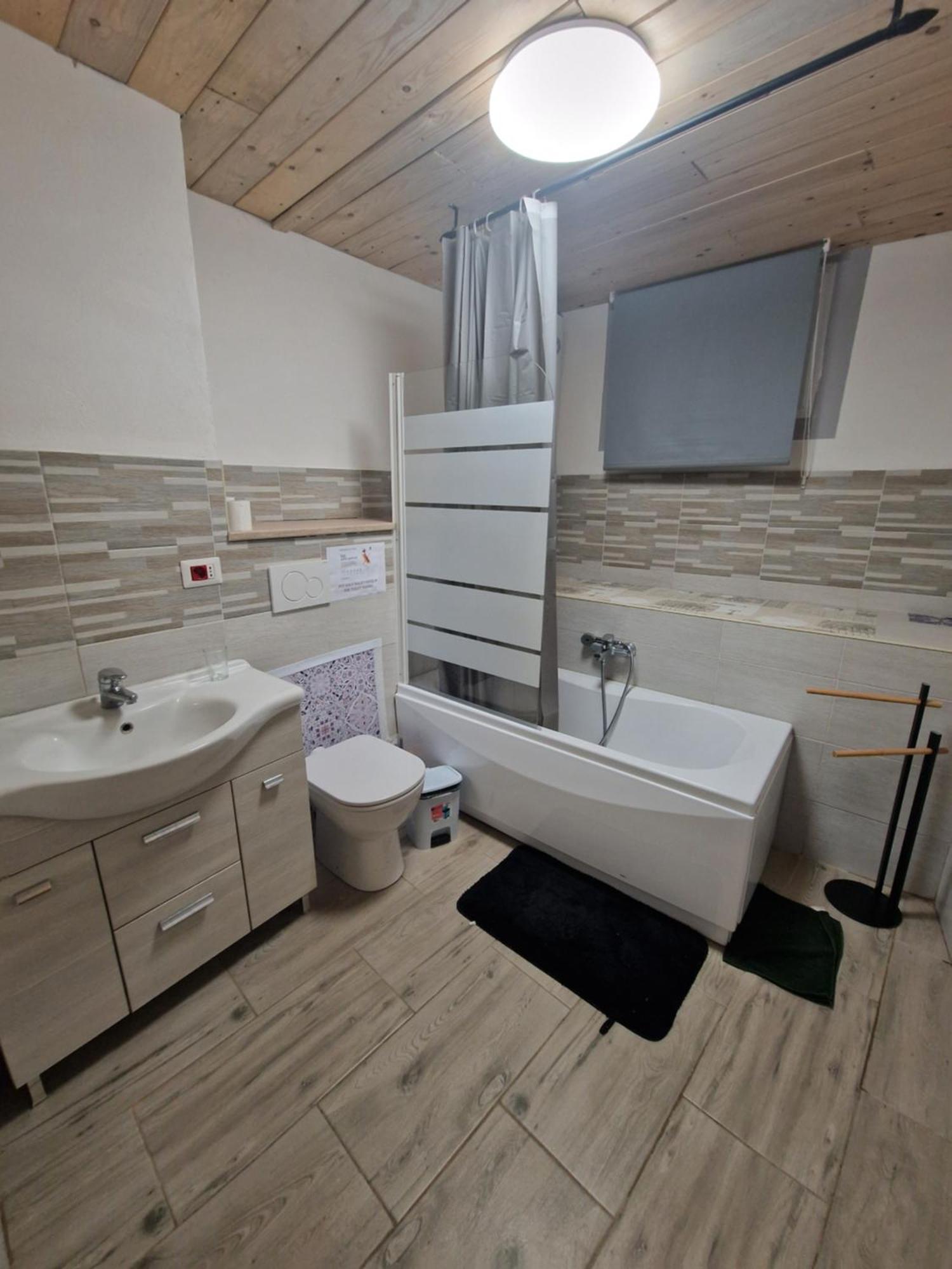 Underground Home Vicino Metropolitana Comasina Кормано Екстер'єр фото